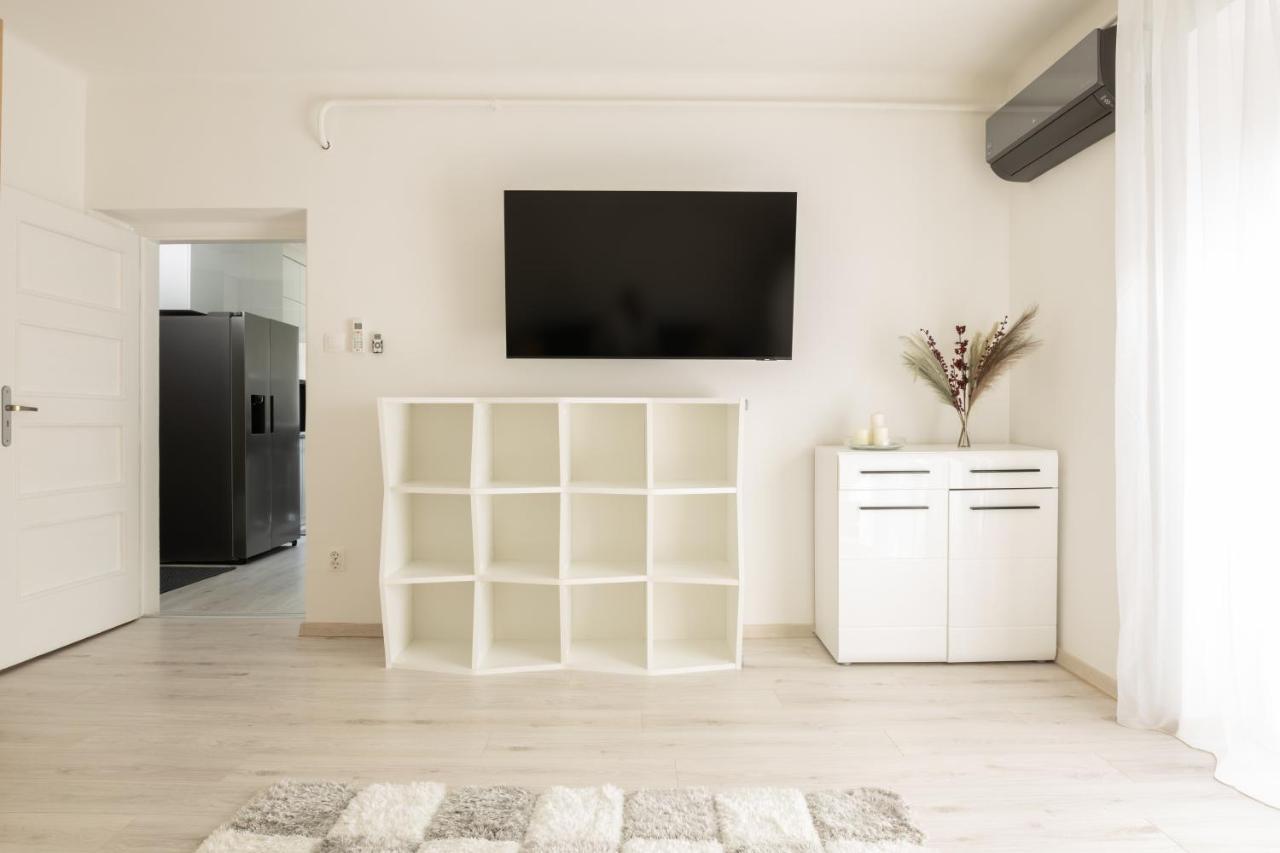 Smart Square With Free Parking Apartamento Debrecen Exterior foto