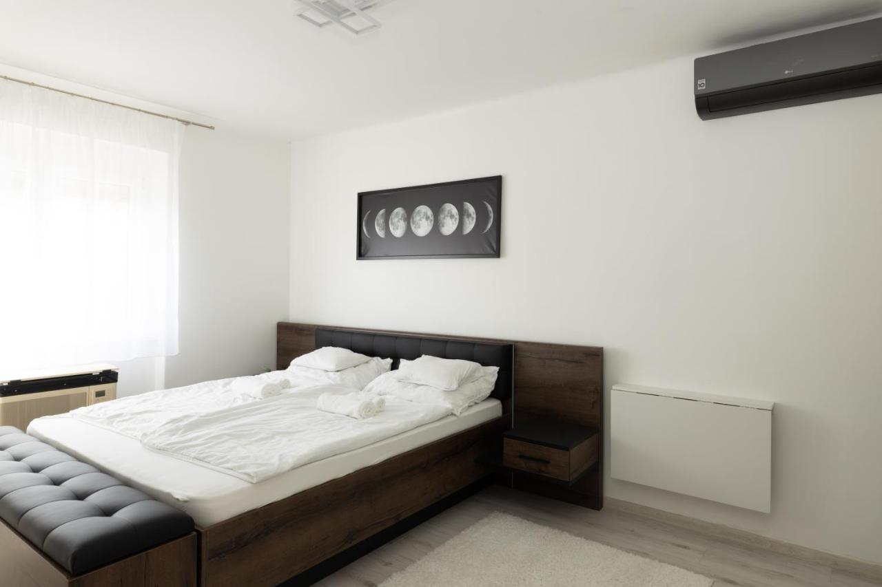 Smart Square With Free Parking Apartamento Debrecen Exterior foto