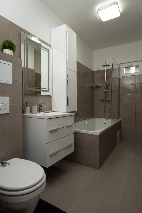 Smart Square With Free Parking Apartamento Debrecen Exterior foto